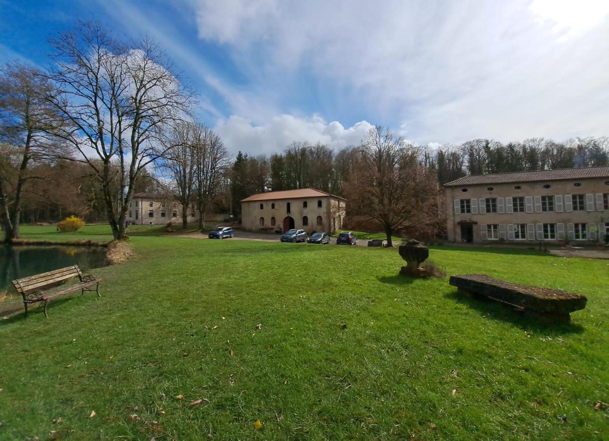 Lodge Hotel De Sommedieue Verdun Exteriör bild